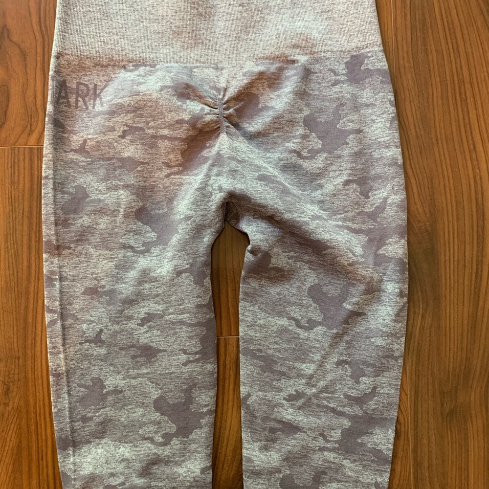 NWT Gymshark Camo Seamless Leggings Lavender Grey